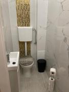 Deri Hangout Base by Downtown