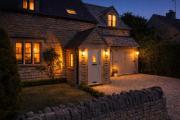 Large Stylish Luxury Cotswold Cottage - ideal for families, w EV charging