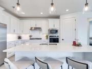 Vibrant Room with City Views in Shared Apartment