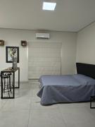 Flat 01 - Zona Sul Prox UMC, Praia Clube, Shopping e Pátio Vinhedos