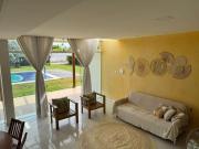 Casa de praia sofisticada com piscina e quadra