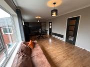 Stylish 2-Bed Flat in Mossley Hill