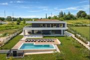 Villa de la Vie with Heated Swimming Pool