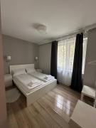 Golden Warsaw - 10 Guests Apartment in Mennica Residence