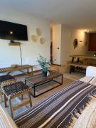 Moderno Edifício Frente al Lago