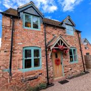 2 Bed 2 Ensuite Modern House With Parking