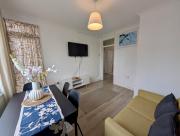 Spacious 3 Bed Flat Nine Elms With Balcony