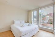 Chic 2BDR Maisonette with Private Terraces Chelsea