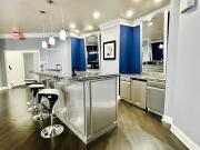 Multi Unit Downtown Penthouse Suite for 6