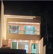 De frente para o mar com a comodidade e acessibilidade das 5 suites climatizadas no Terreo