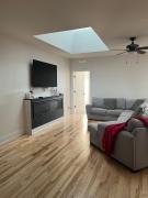 The Skylight Retreat - Private 3BR Home in Saint Paul