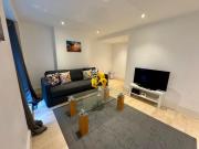 Camden High St Next to Metro cozy 1bed for 4