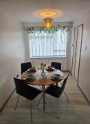 Modern Quiet Cosy Home next to main cities & towns