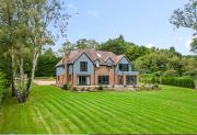 Large Detached Entire Home In Sussex