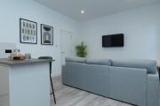 Stylish & Contemporary 2 Bed Apartment