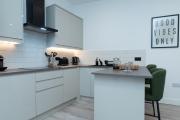 Stylish & Contemporary 2 Bed Apartment