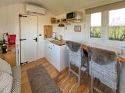 Ash Hut - Uk51026