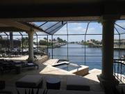 Villa Waterfront Luxury