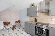 House Matteo- 3bedroom house,2 Free parking driveway,Garden, Central sleeps1-7