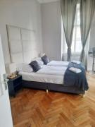 Comfortable 2BR & 1LR Apt in Central Vienna