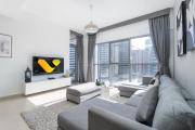 Vogue Vacation Homes, Downtown Bellevue Towers near Burj Khalifa and Dubai Mall, One bedroom Apartment with Balcony and City view, Access toAmenities