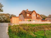 Pellworm under reeds