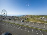 Luxury 2-Bedroom Apartment Overlooking the Beach