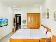 I Riverside 405A I Spacious Studio w Window & Kitchen