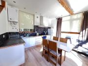 Tranquila y moderna en el bosque