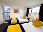 3 Bedrooms,Spacious House, Kitchen, Garden, Parking