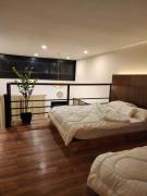 Zenwood Loft - Japandi Living Near Picnic Grove