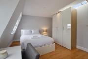 3 double bedrooms flat on battersea high street
