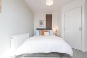 Comfort & Style in Salford -Sleeps 8