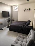 Kings Apartments 402