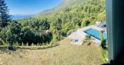 Villa in Hanglage mit Pool und Meerblick