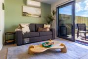 Designer Gated Townhouse, Carpark, Sleeps 6
