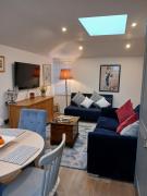 Luxury 1 bed apartment close to Airport and Exhibition centre ideal for short long term stays very cosy nicely furnished for comfort withmod cons FreeParking on site Free WIFI