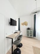 Refuge lumineux au pied de la cathédrale