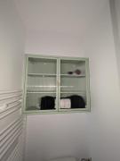 Refuge lumineux au pied de la cathédrale