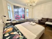 Spacious Bedroom, 5 Minutes Walk to Paddington Station