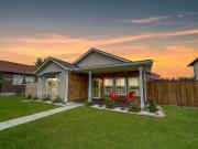 Upscale Suite - Hot Tub - Steps to Dining Coffee