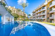 Panoramic La Concha Views, Stylish 3BR, 5 min to Banús