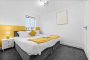 Comfort 5 Bedrooms, Sleeps 10, Free Parking, Near NEC & Airport, Contractors