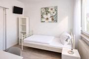 Rent2Stay Einzelzimmer mit privatem Bad - Smart-TV, WLAN, Parkplatz