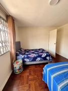 Miraflores, habitación Triple en apartamento compartido