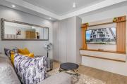 Studio apartment, Ellipse Waterfall