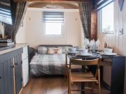 Shepherds Hut - Uk50043