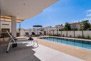 Top Paralimni