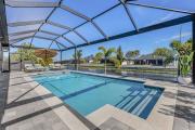 Saltwater Pool, Game Room & Canal-View Escape - Gold Coast Getaway - Roelens