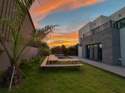 무지개 집 - 신축 방7 퀸침대7 욕실4 대형식탁 무료 바베큐 가능